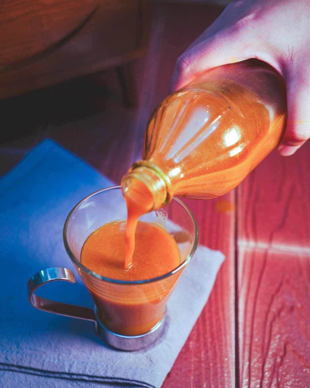 Jamu being poured into a gllass cup